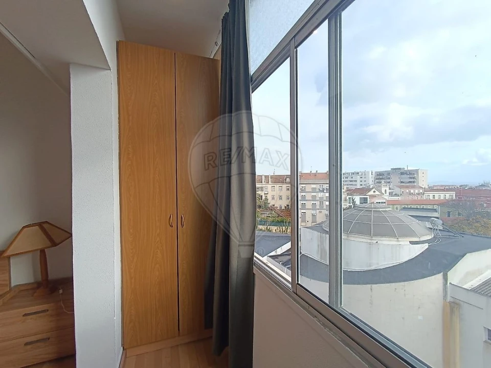 Apartamento T2 para Arrendamento em Campo de Ourique Foto 2