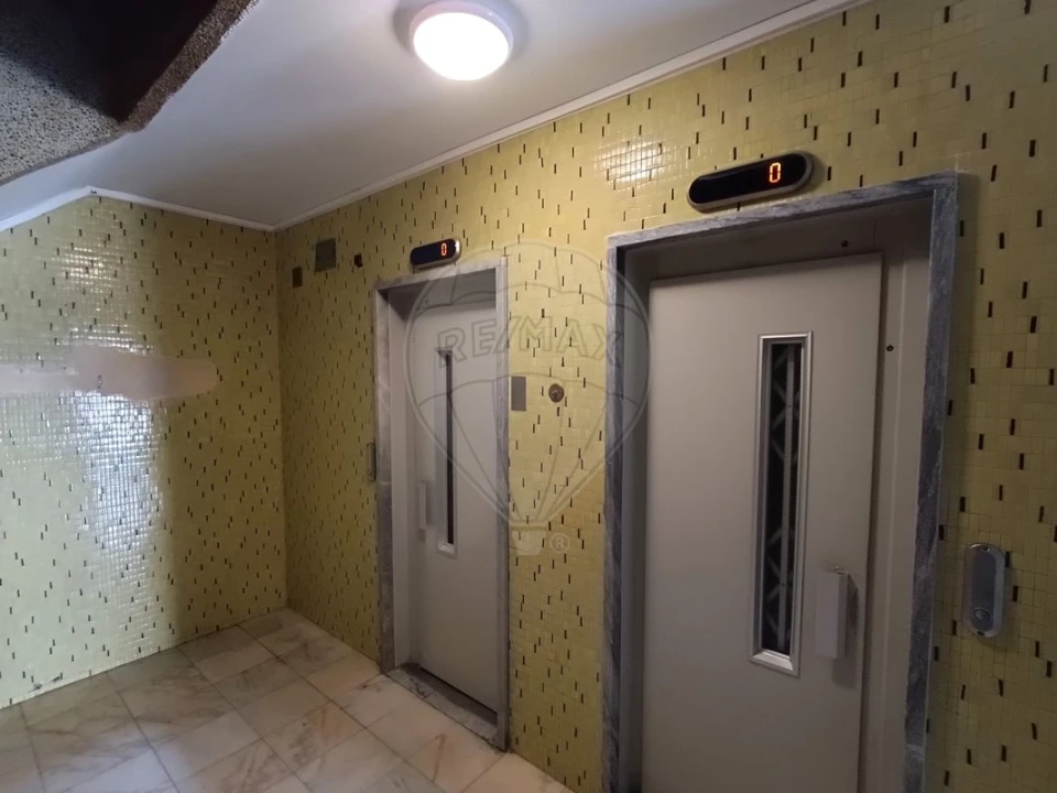 Apartamento T2 para Arrendamento em Campo de Ourique Foto 8