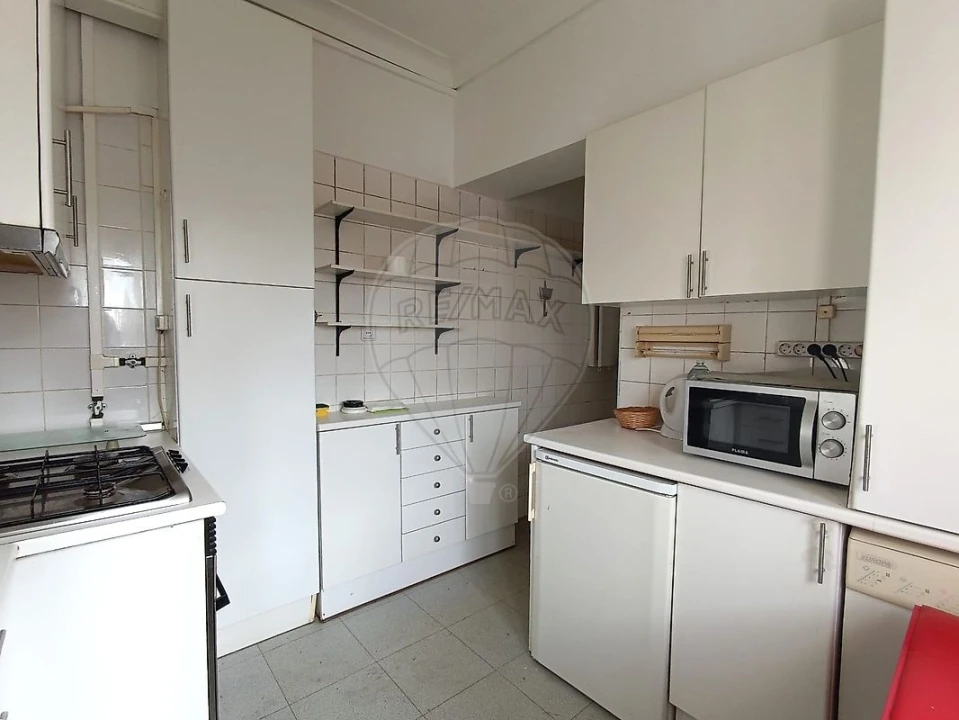 Apartamento T2 para Arrendamento em Campo de Ourique Foto 21