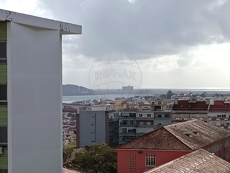 Apartamento T2 para Arrendamento em Campo de Ourique Foto 23