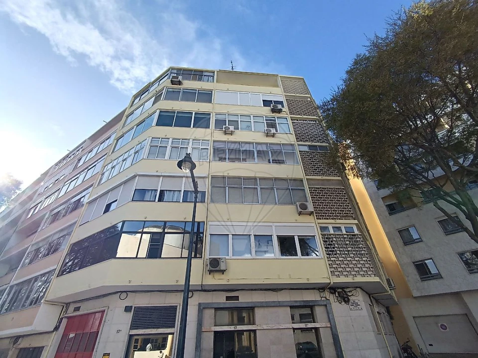 Apartamento T2 para Arrendamento em Campo de Ourique Foto 6