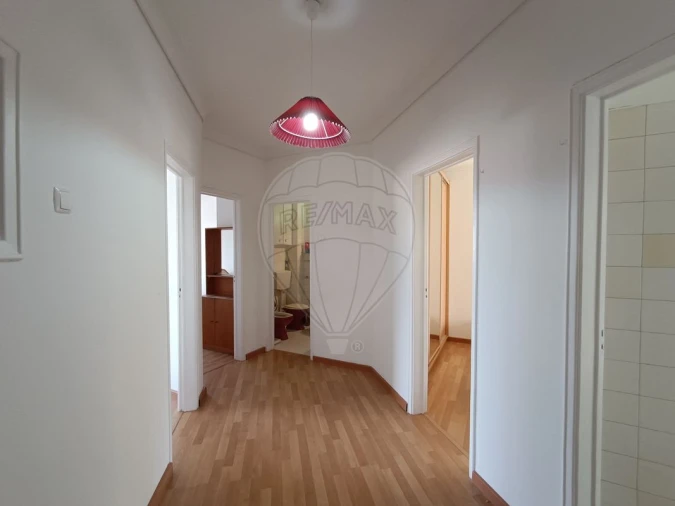 Apartamento T2 para Arrendamento em Campo de Ourique Foto 4