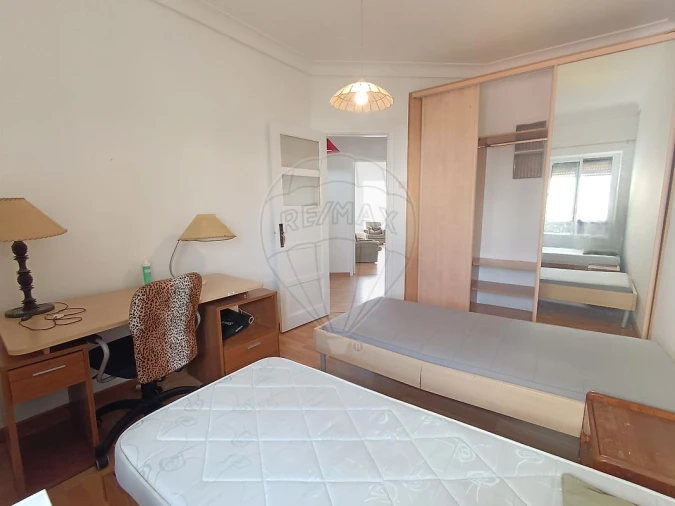 Apartamento T2 para Arrendamento em Campo de Ourique