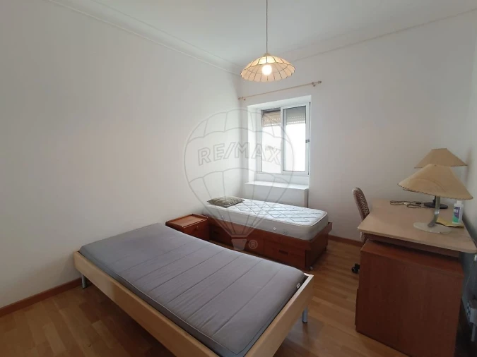 Apartamento T2 para Arrendamento em Campo de Ourique Foto 32