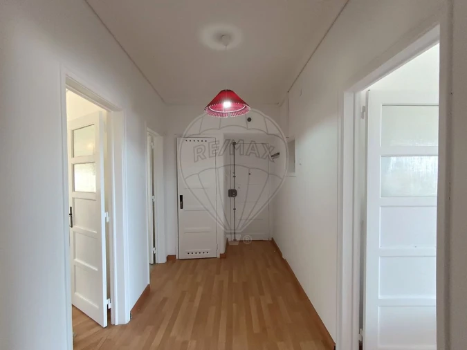 Apartamento T2 para Arrendamento em Campo de Ourique Foto 3