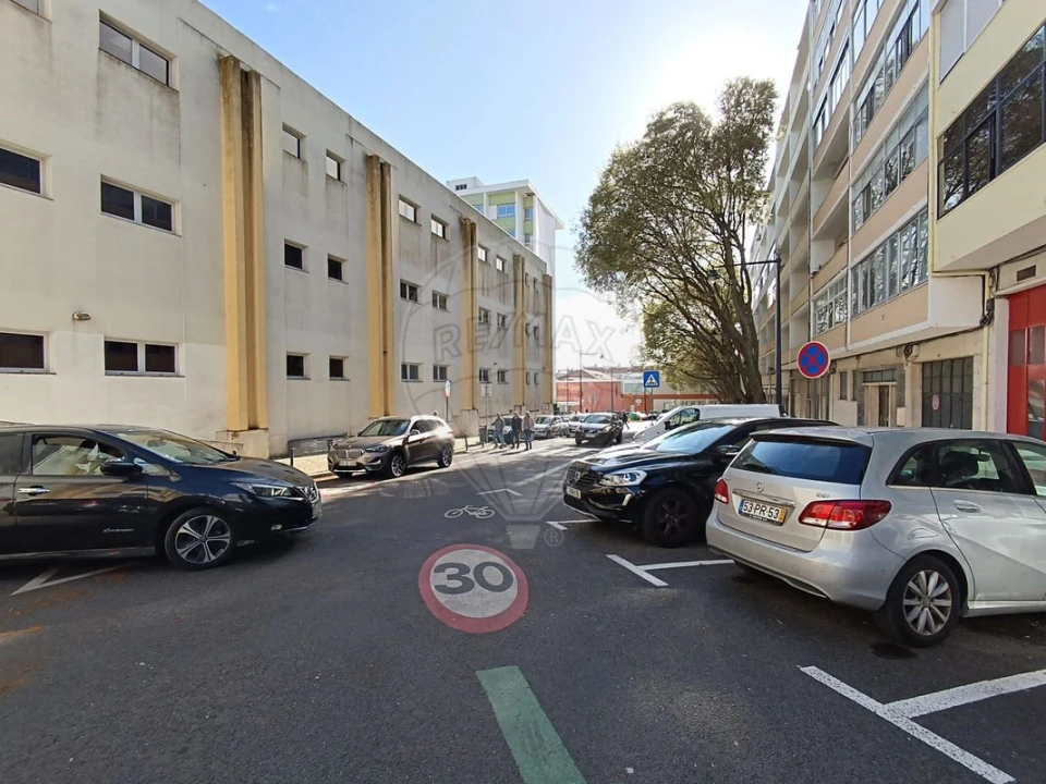 Apartamento T2 para Arrendamento em Campo de Ourique Foto 10