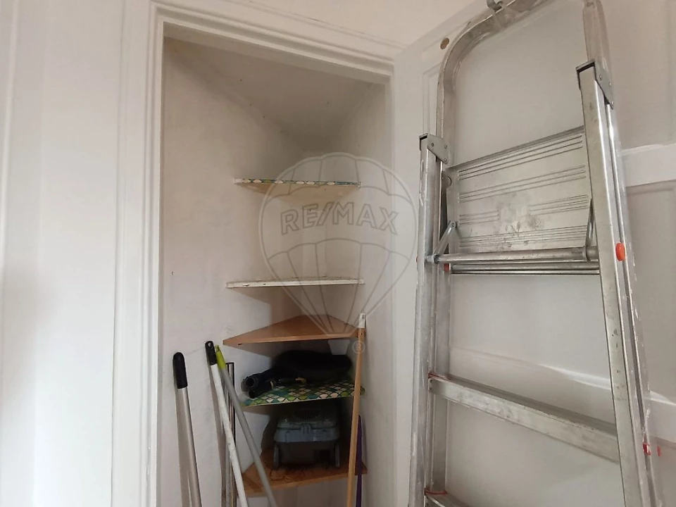 Apartamento T2 para Arrendamento em Campo de Ourique Foto 31