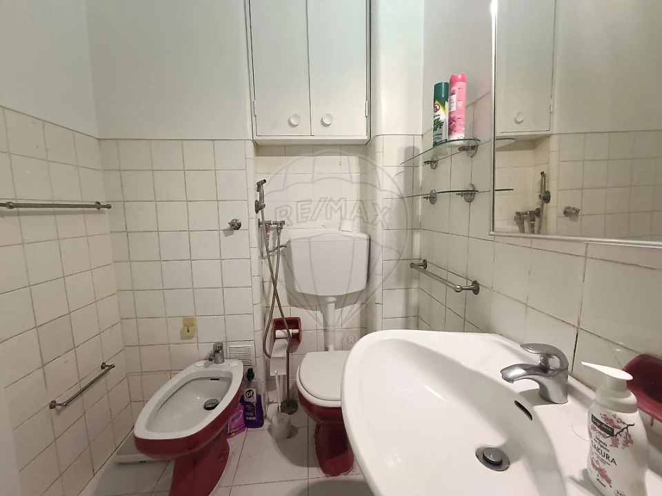 Apartamento T2 para Arrendamento em Campo de Ourique Foto 16