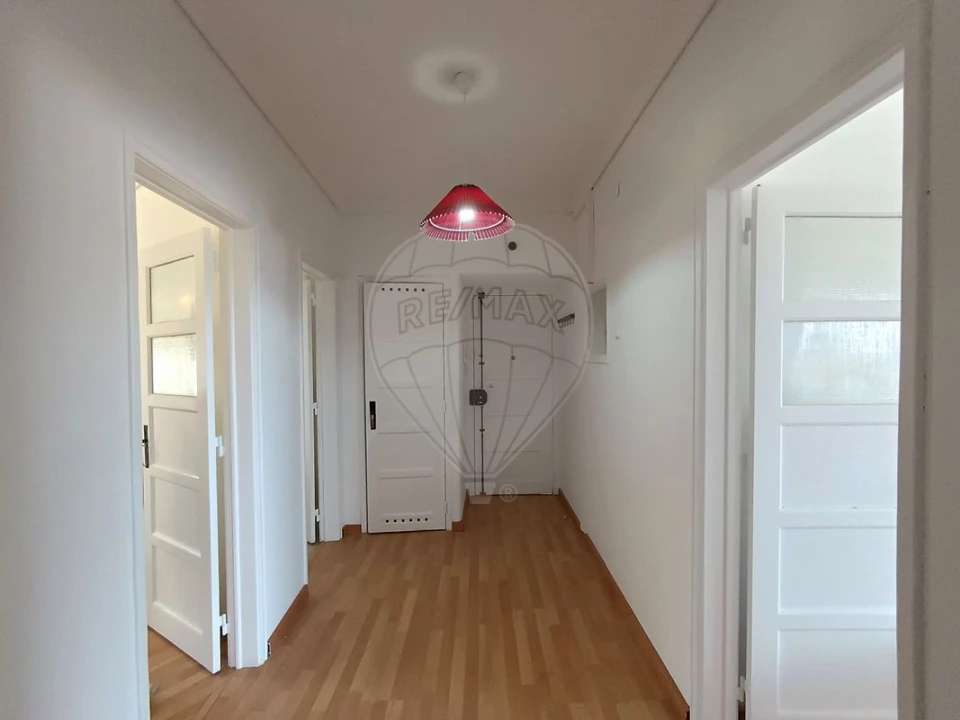 Apartamento T2 para Arrendamento em Campo de Ourique Foto 3