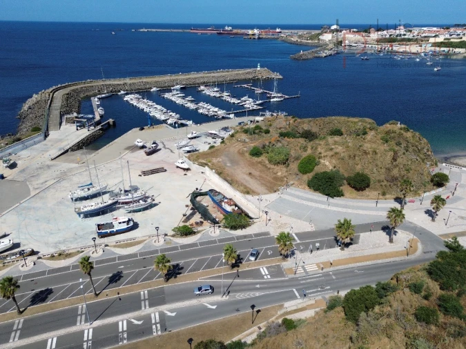 Moradia T7 para Venda em Sines Foto 8