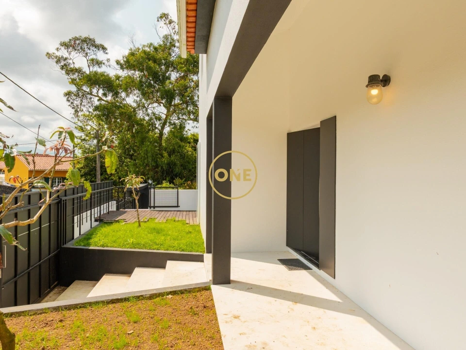 Moradia T3 para Venda em Pico da Pedra Foto 19