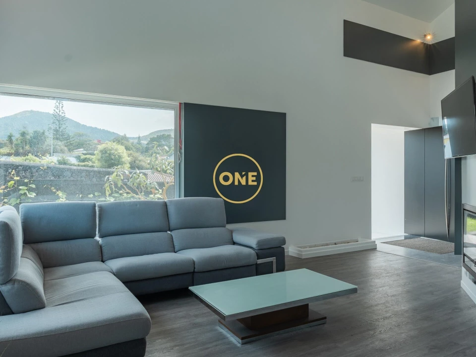 Moradia T3 para Venda em Pico da Pedra Foto 4