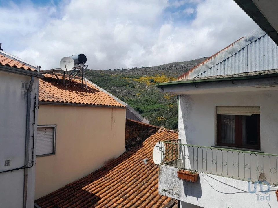 Moradia T3 para Venda em Cortes do Meio Foto 13