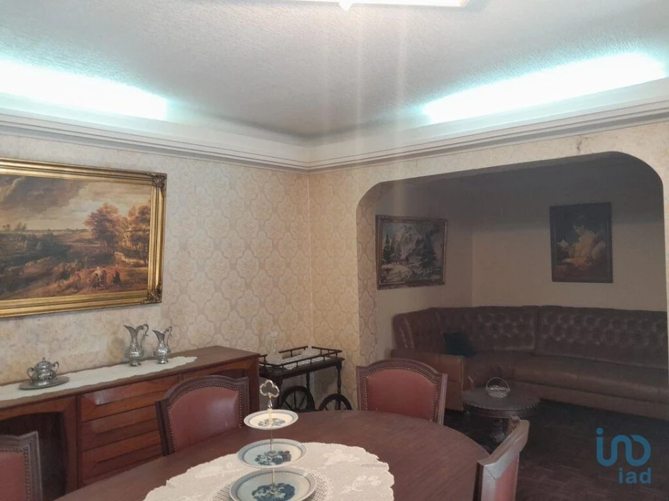 Moradia T3 para Venda em Cortes do Meio Foto 4