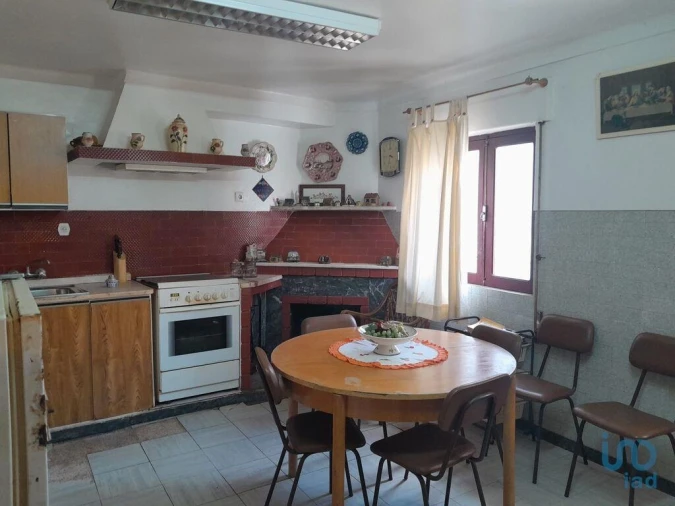 Moradia T3 para Venda em Cortes do Meio Foto 3