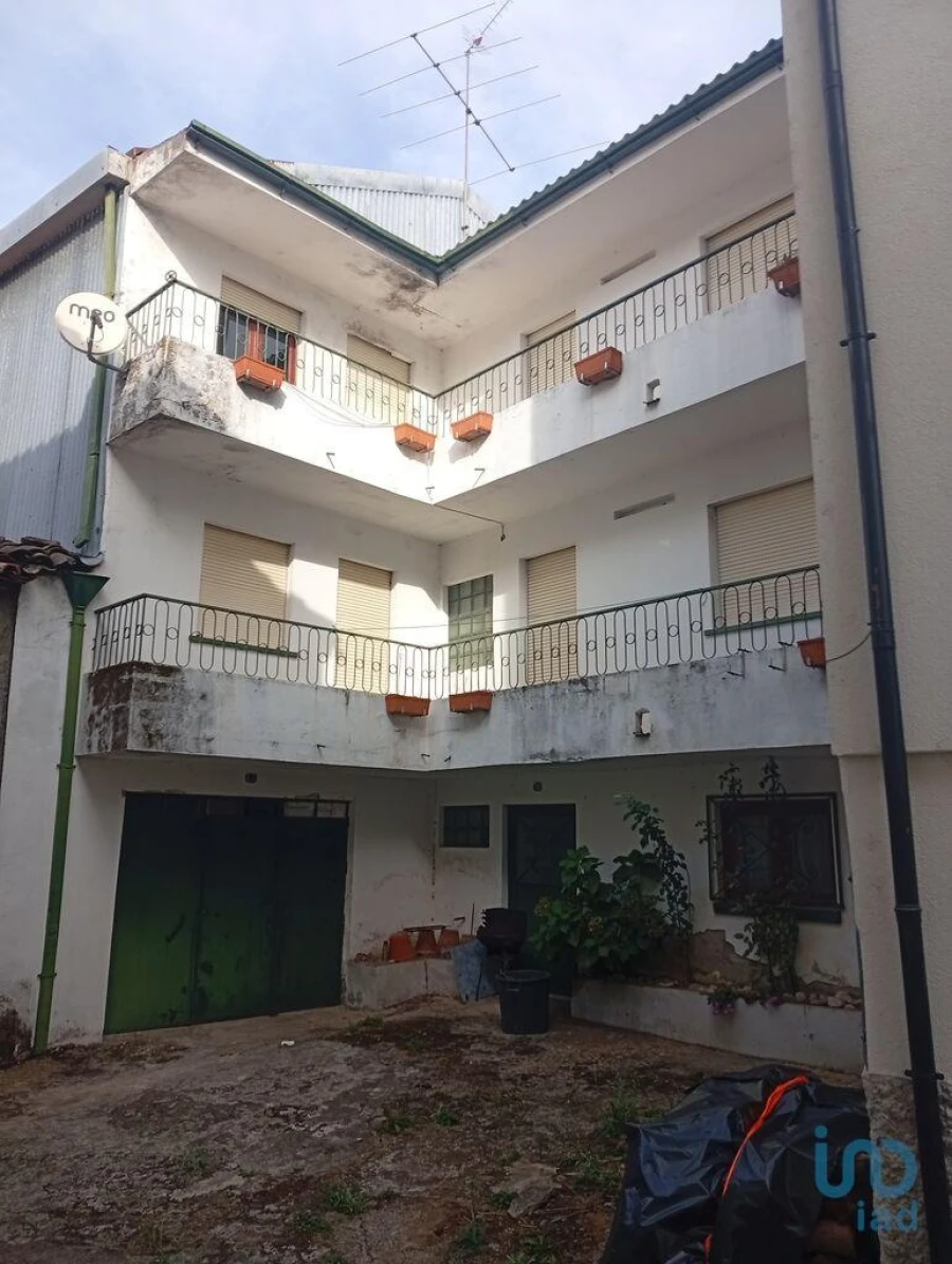 Moradia T3 para Venda em Cortes do Meio