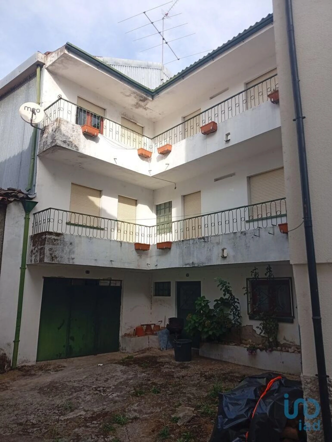 Moradia T3 para Venda em Cortes do Meio Foto 1