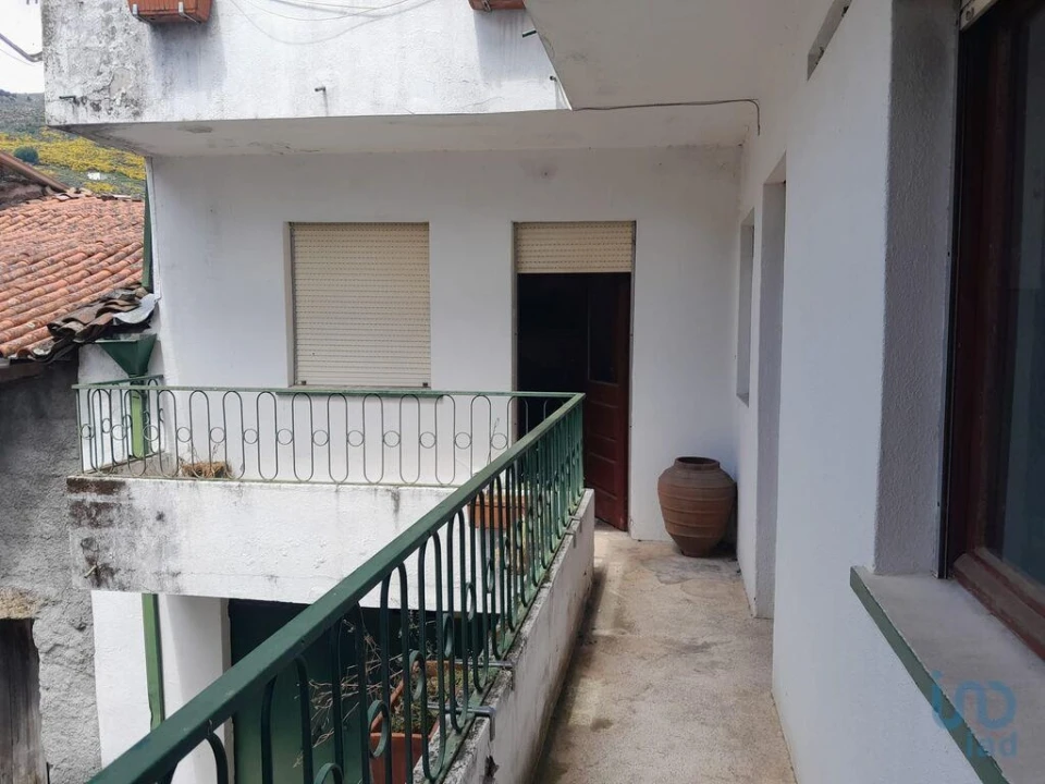 Moradia T3 para Venda em Cortes do Meio Foto 10