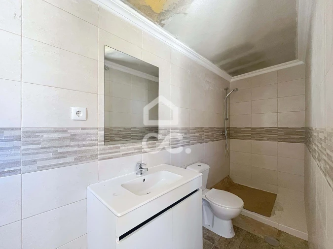 Moradia T2 para Venda em Alvorninha Foto 16