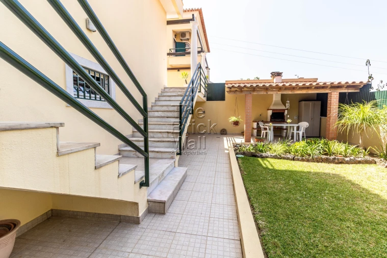 Moradia T5 para Venda em Póvoa de Santa Iria e Forte da Casa Foto 2