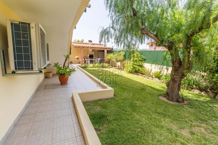 Moradia T5 para Venda em Póvoa de Santa Iria e Forte da Casa Foto 1