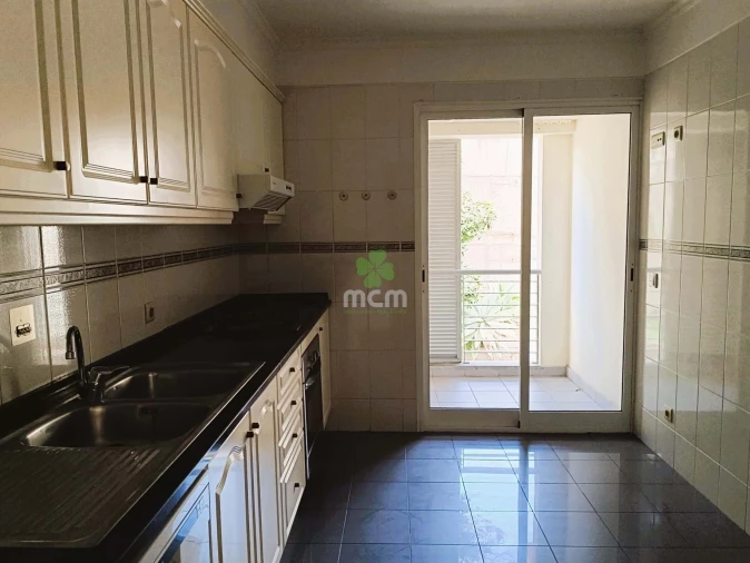 Apartamento T2 para Arrendamento em São Martinho Foto 2