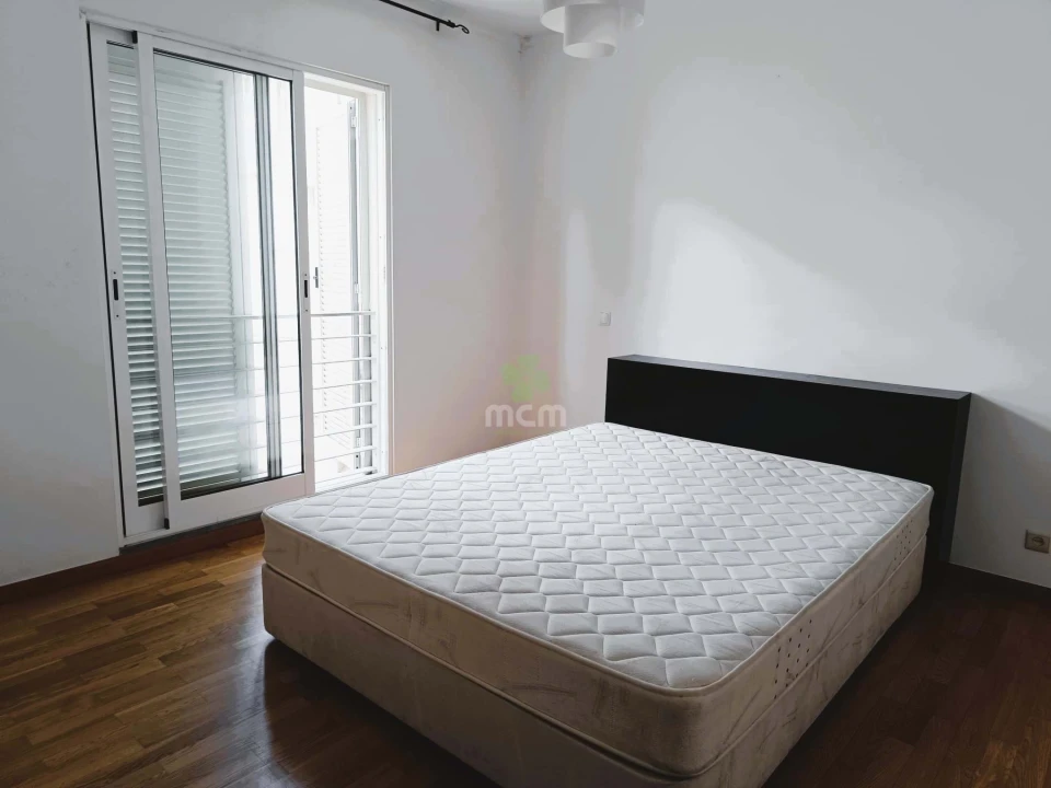 Apartamento T2 para Arrendamento em São Martinho Foto 6