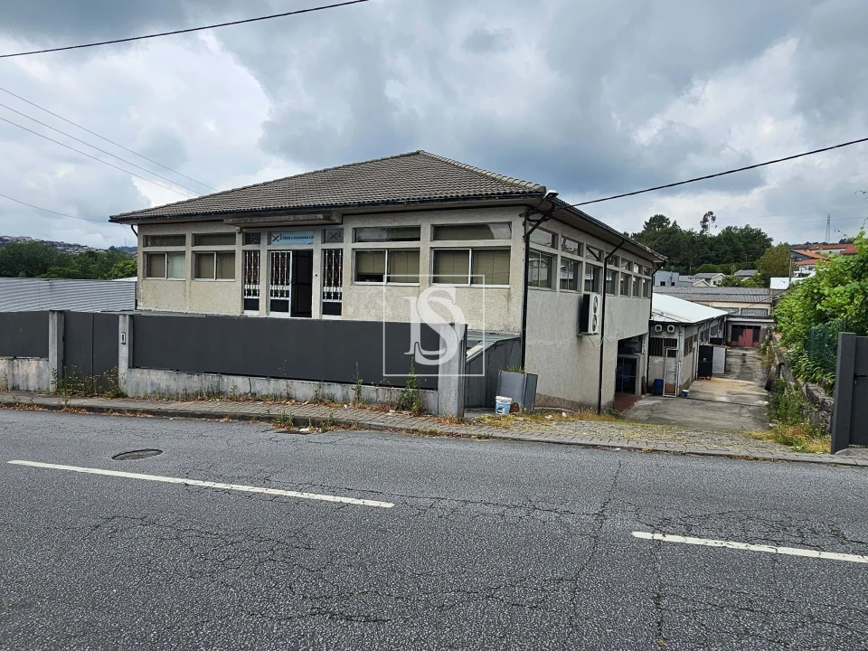 Armazém para Arrendamento em Arões (São Romão) Foto 1