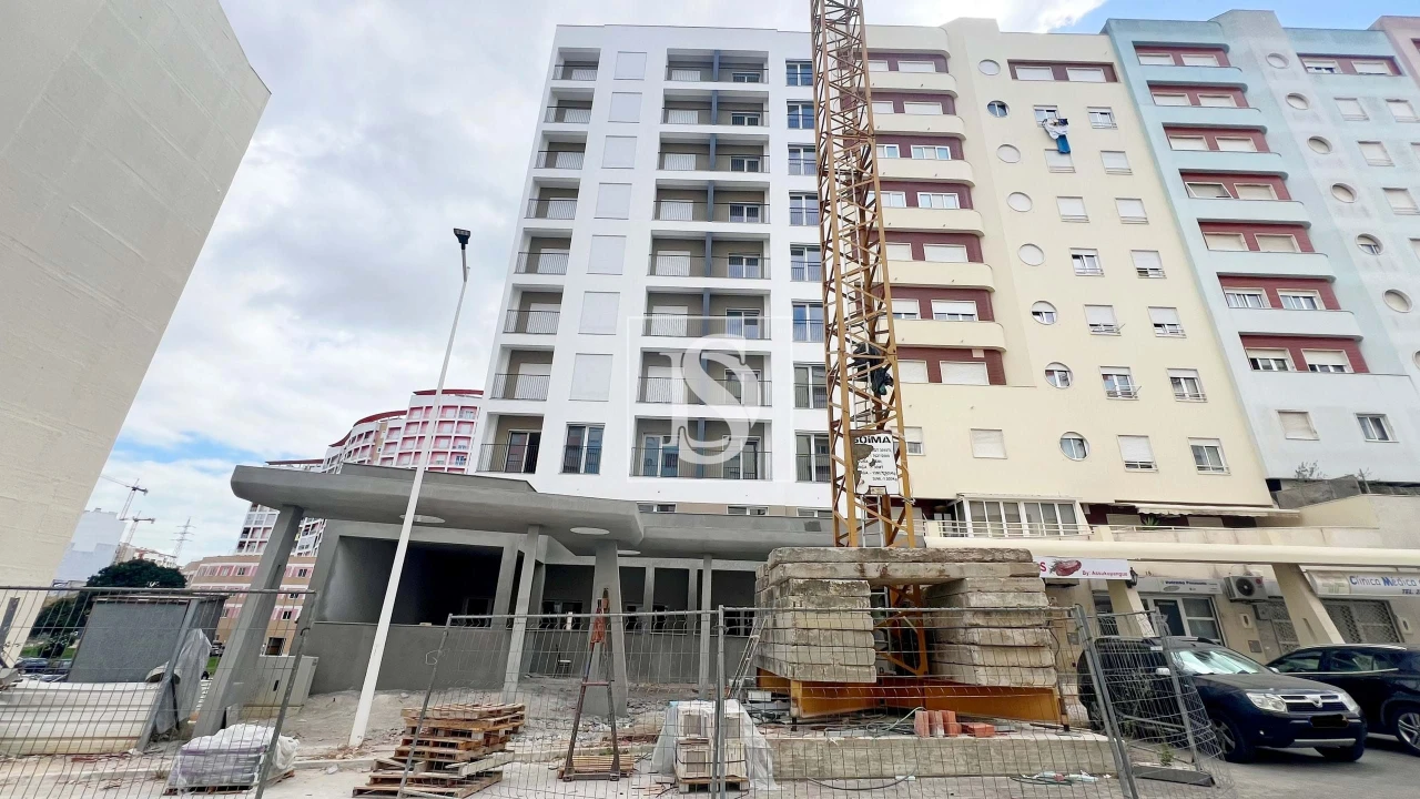 Apartamento T2 para Venda em Corroios Foto 2