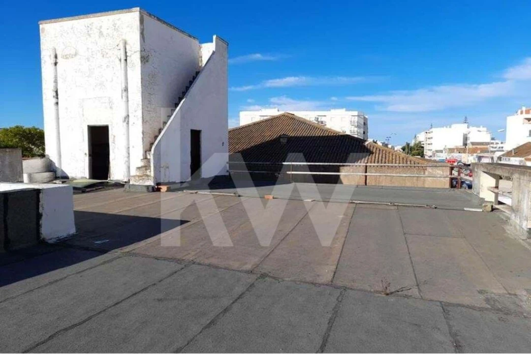 Moradia T6 para Venda em Quelfes Foto 2