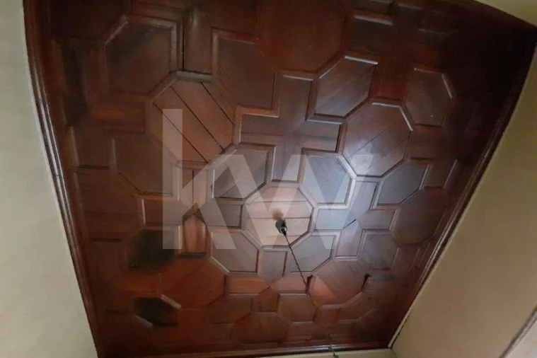 Moradia T6 para Venda em Quelfes Foto 11