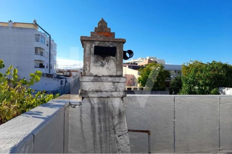 Moradia T6 para Venda em Quelfes Foto 19