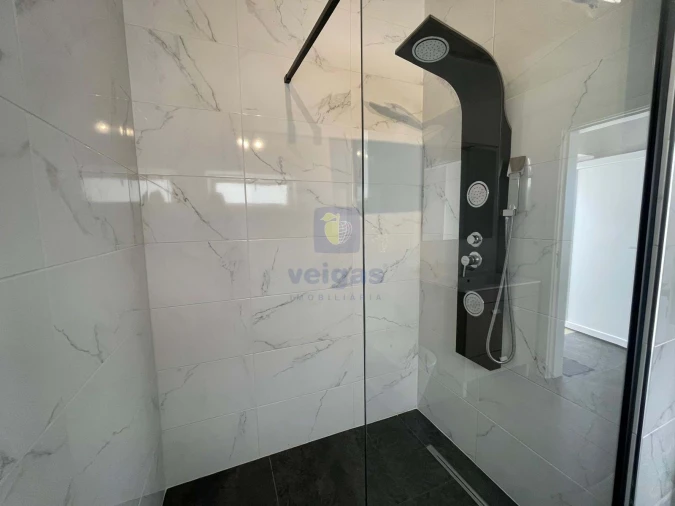 Moradia T4 para Venda em Amoreira Foto 7