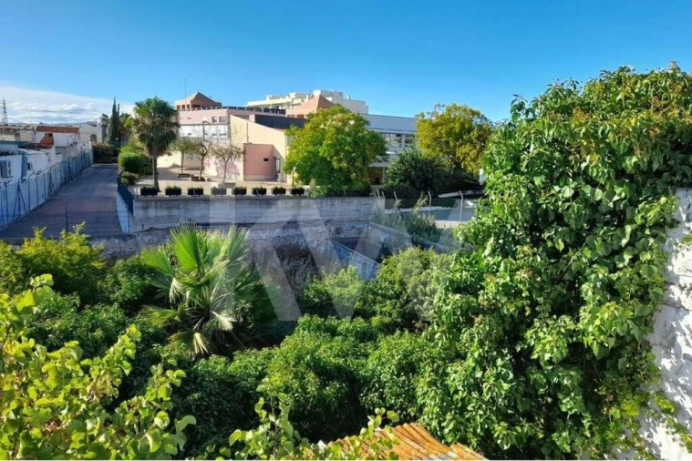 Moradia T6 para Venda em Quelfes Foto 23