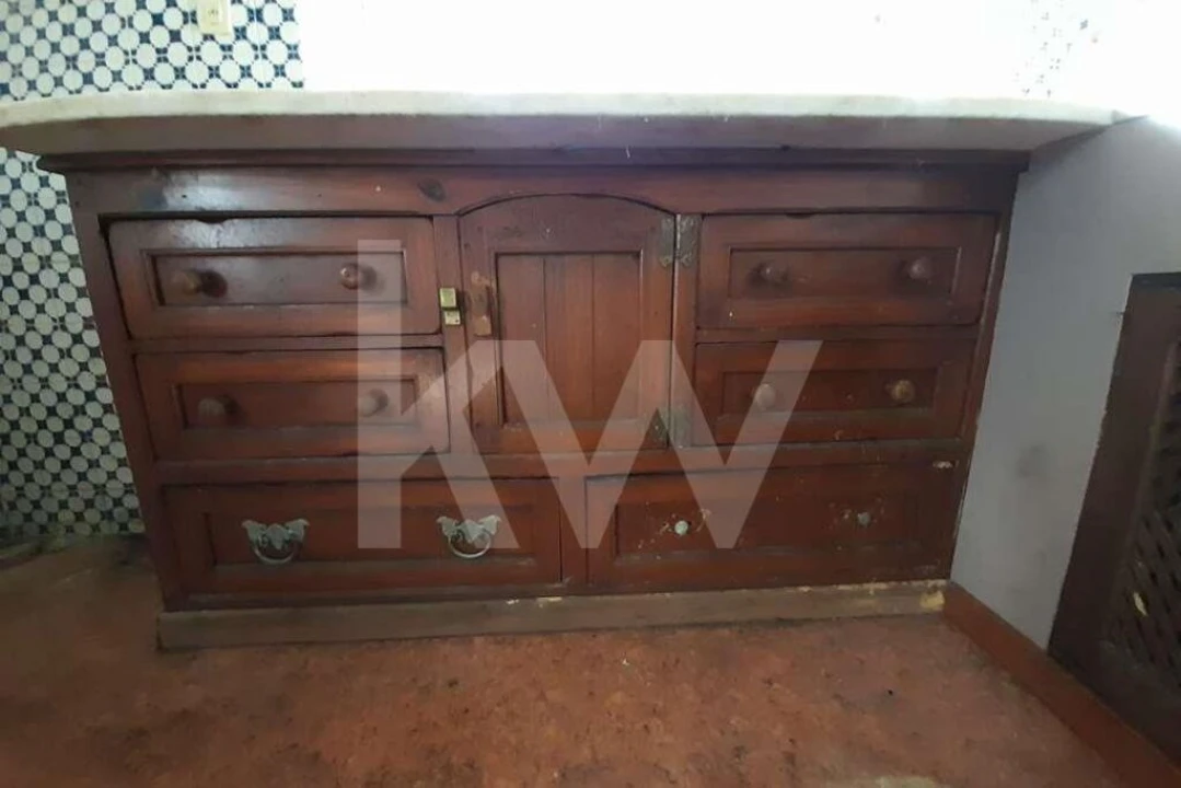 Moradia T6 para Venda em Quelfes Foto 13