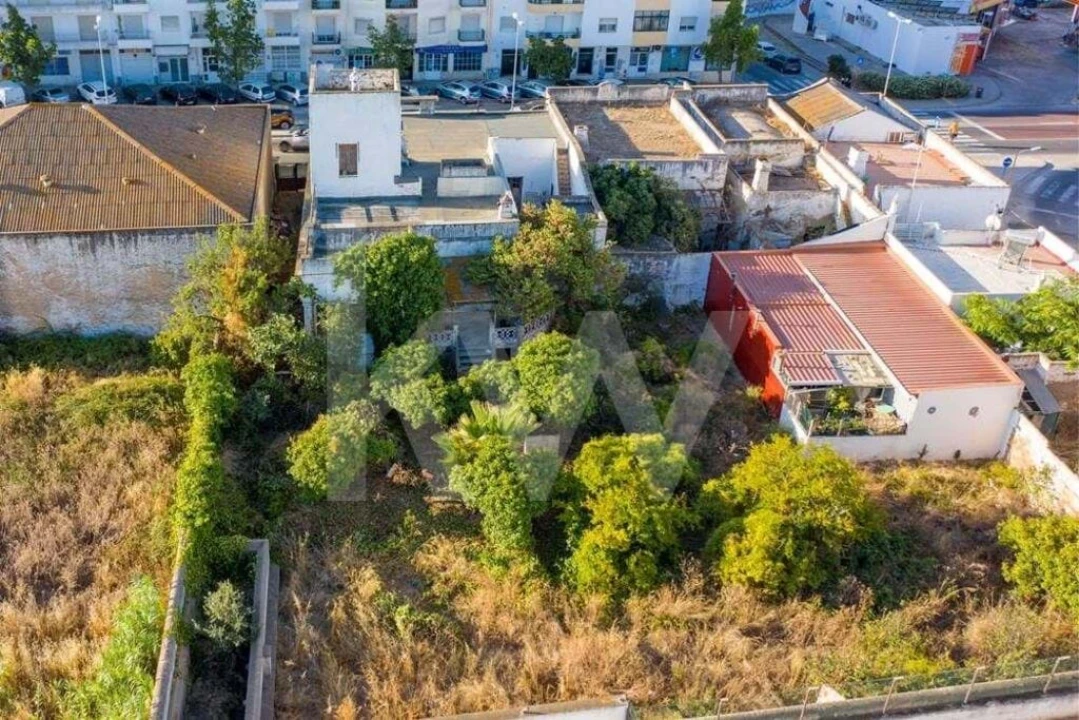 Moradia T6 para Venda em Quelfes Foto 3