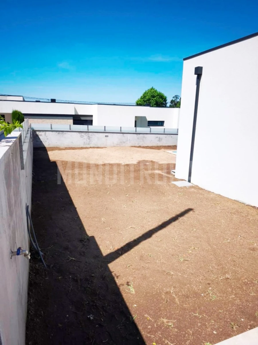 Moradia T3 para Venda em Merelim (São Paio), Panoias e Parada de Tibães Foto 5