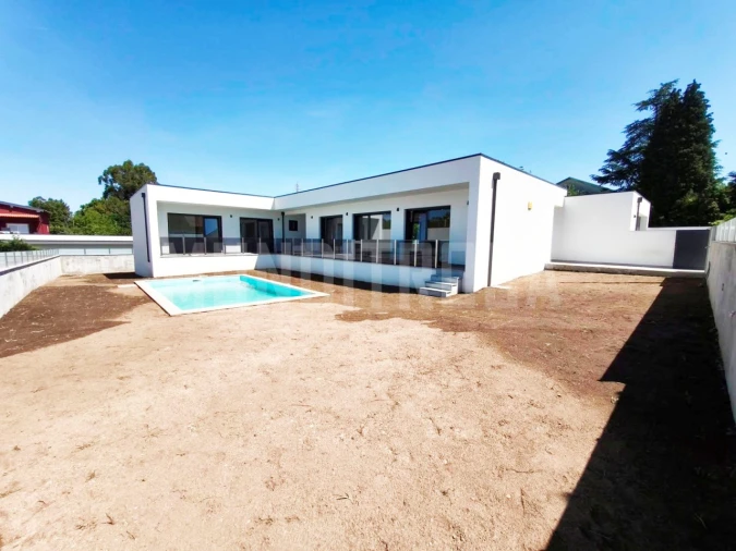 Moradia T3 para Venda em Merelim (São Paio), Panoias e Parada de Tibães Foto 9