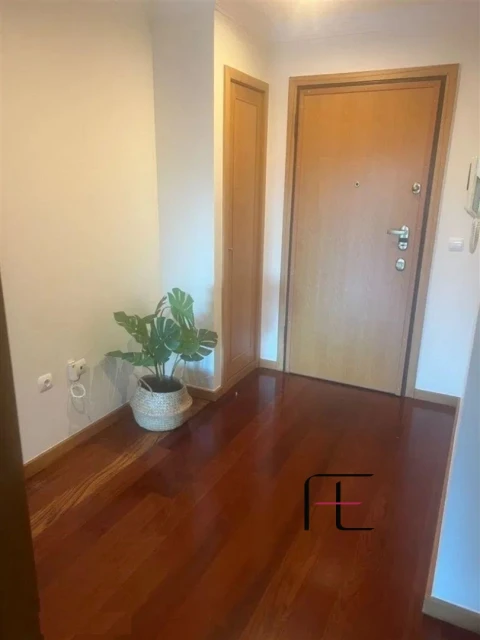 Apartamento T2 para Arrendamento em Mafamude e Vilar do Paraíso