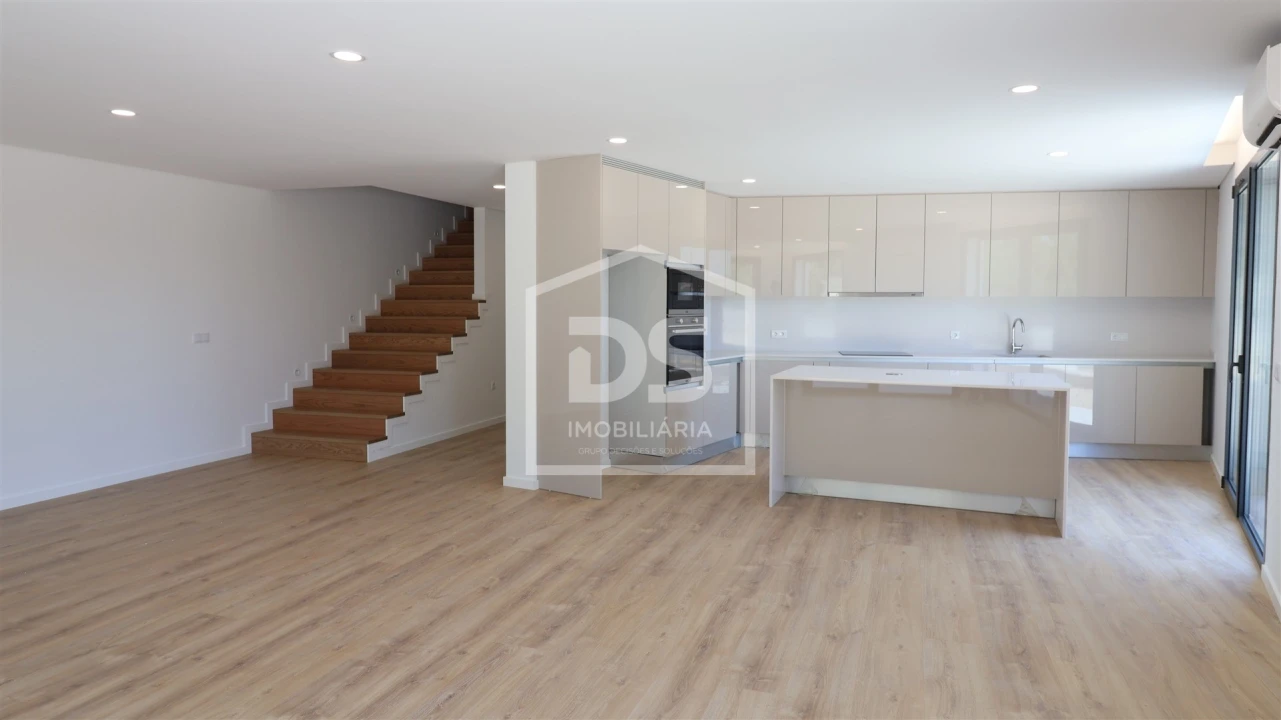 Moradia T3 para Venda em São João de Lourosa Foto 4