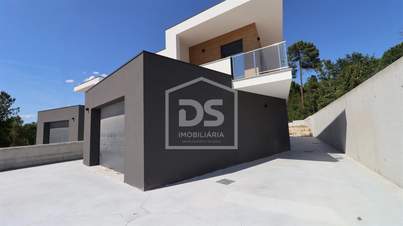 Moradia T3 para Venda em São João de Lourosa Foto 1