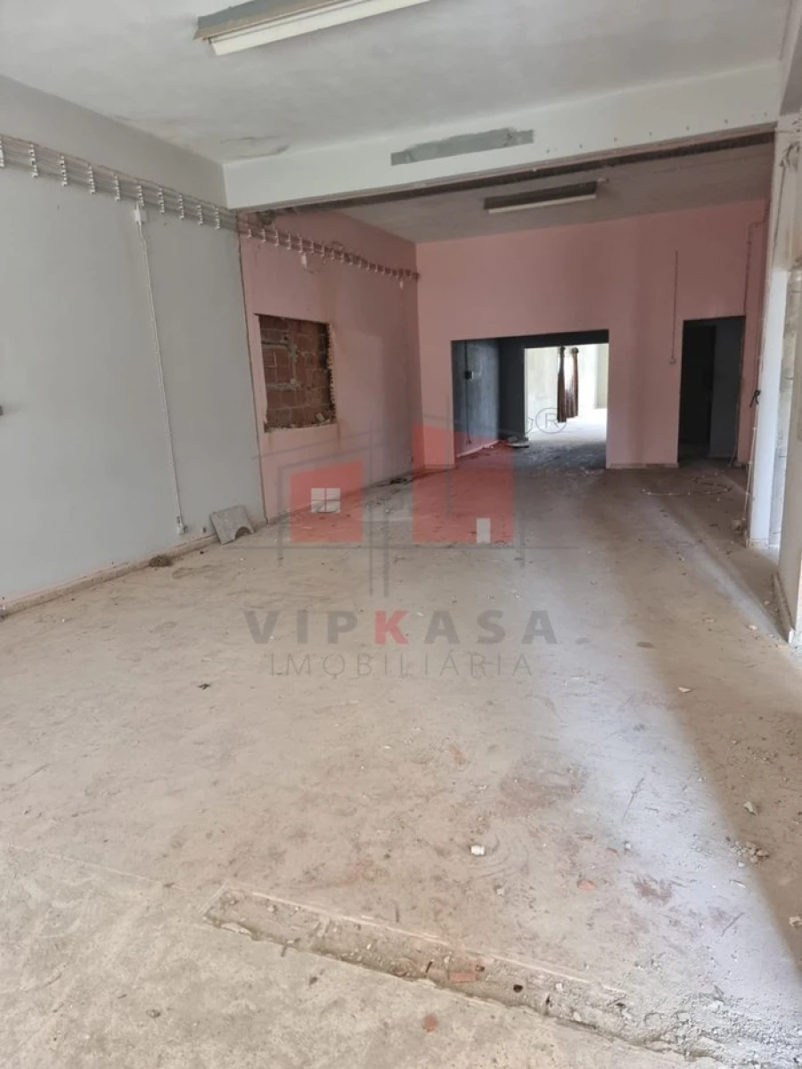 Armazém para Venda em Santa Maria e São Miguel, São Martinho, São Pedro Penaferrim Foto 7