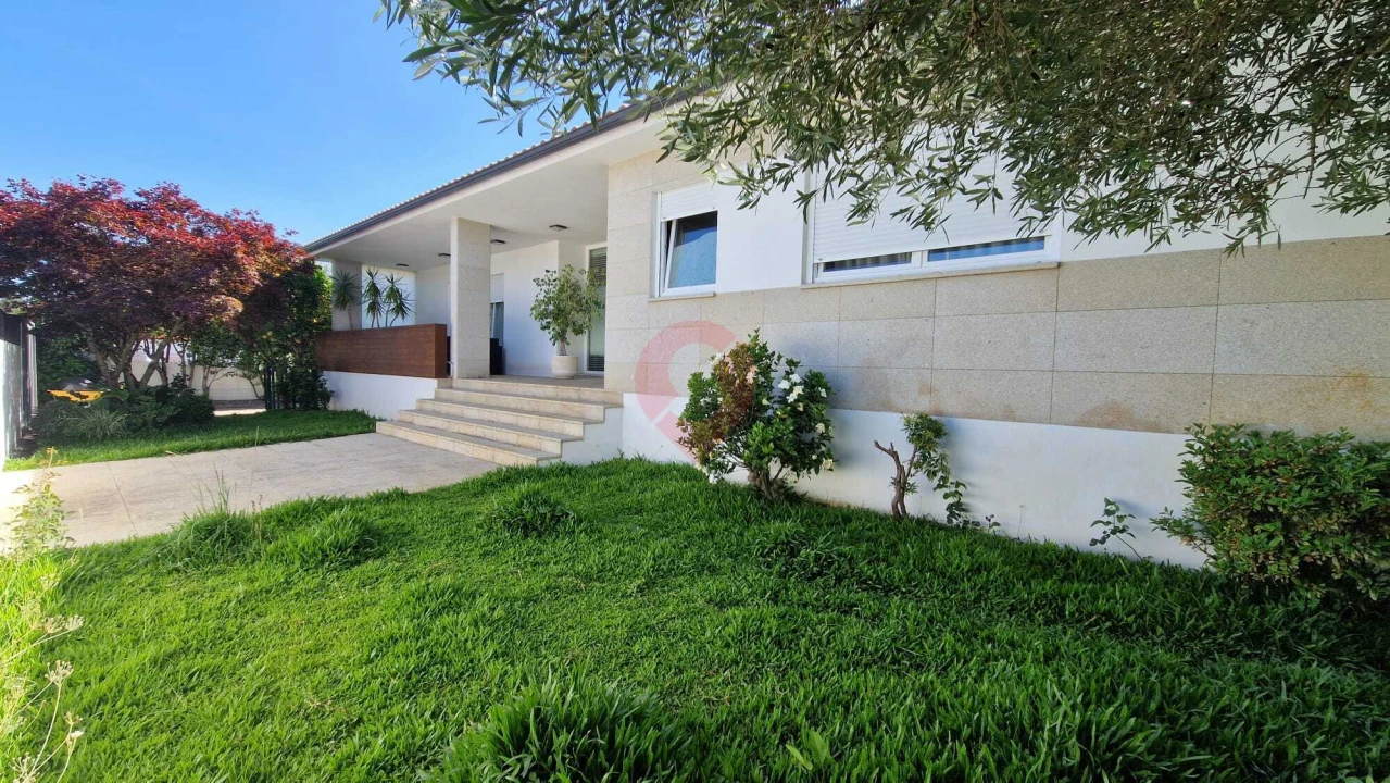 Moradia T4 para Venda em Mazedo e Cortes Foto 1