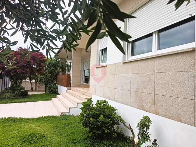 Moradia T4 para Venda em Mazedo e Cortes Foto 4