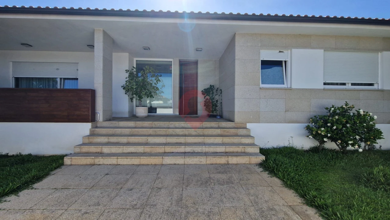 Moradia T4 para Venda em Mazedo e Cortes Foto 2