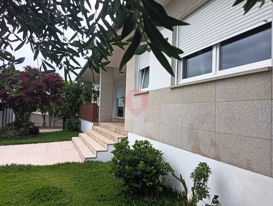 Moradia T4 para Venda em Mazedo e Cortes Foto 1