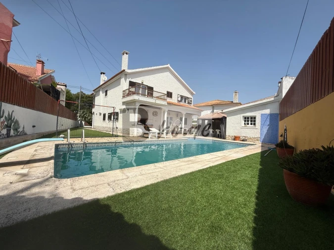 Moradia T5 para Venda em Seixal, Arrentela e Aldeia de Paio Pires Foto 1