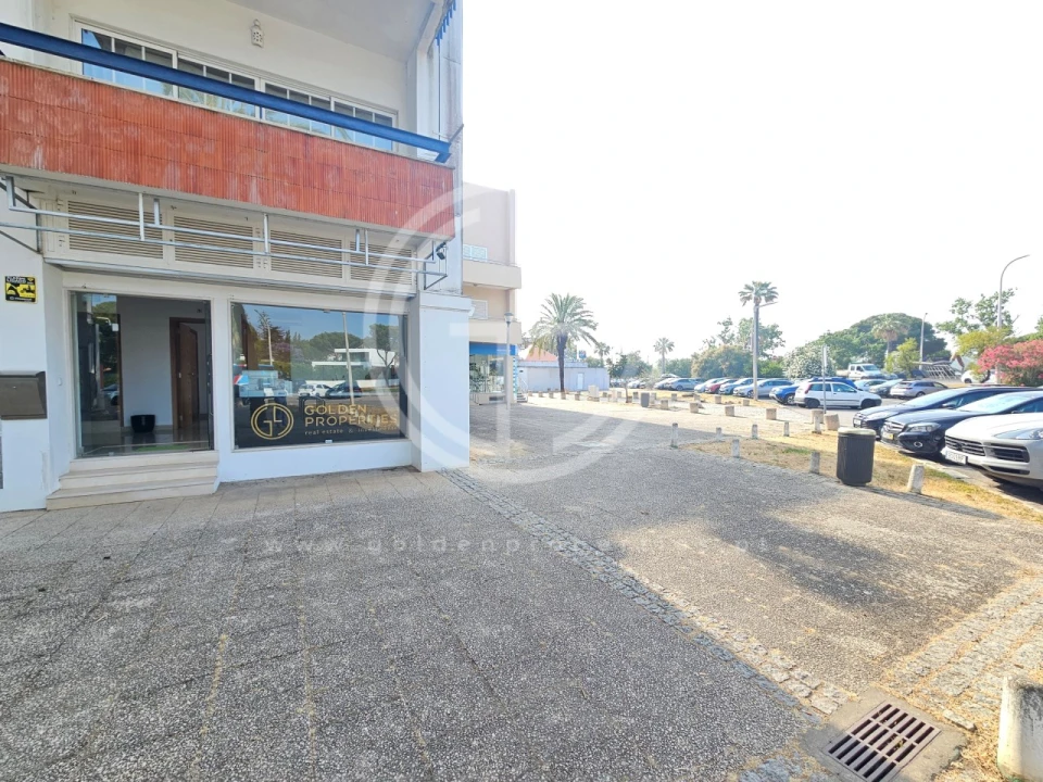 Escritório para Arrendamento em Quarteira Foto 8