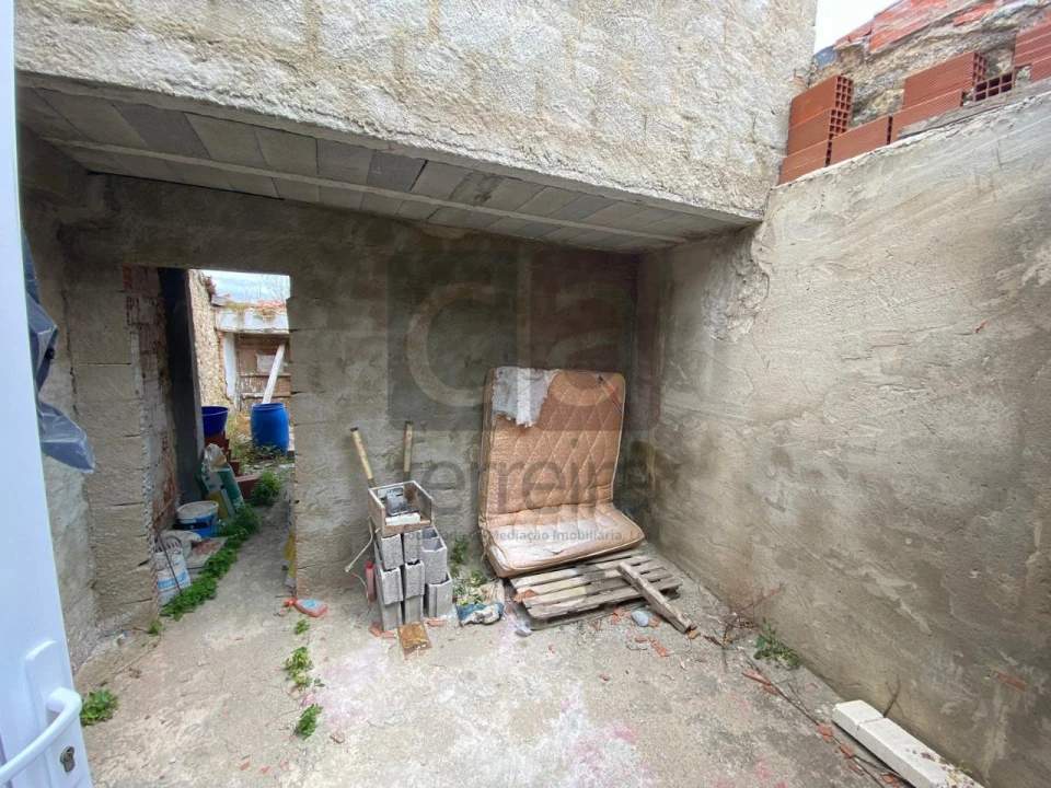 Moradia T1 para Venda em Alcanhões Foto 4