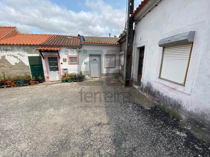 Moradia T1 para Venda em Alcanhões Foto 1